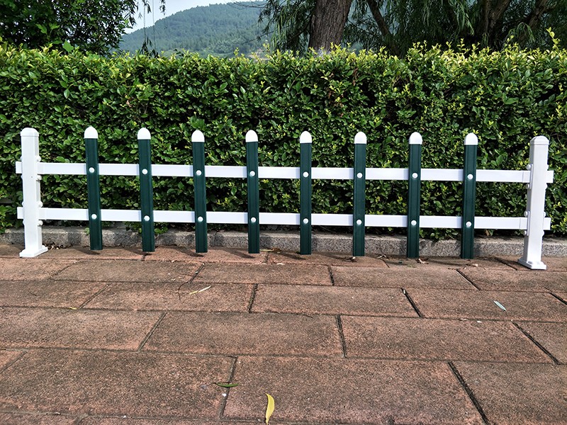 PVC草坪护栏变压器护栏