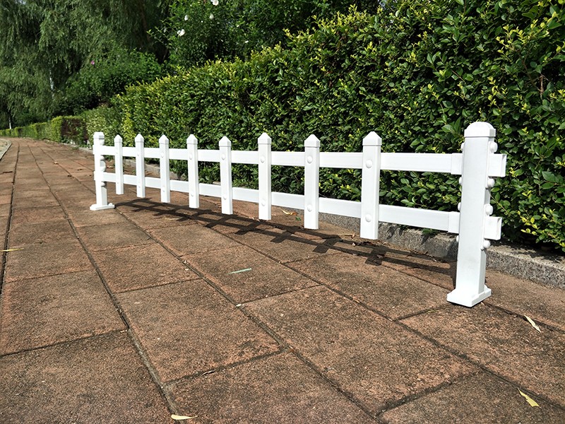 PVC草坪护栏变压器护栏