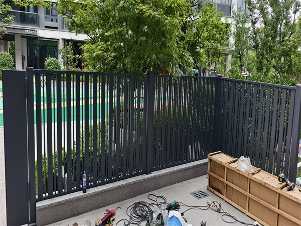 小区围栏建设
